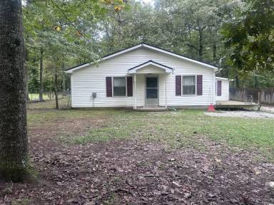 Main picture of 261 Oak Dr