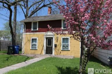 Main picture of 1326 E 12th St