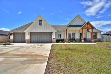 Main picture of 1015 Greenview Dr