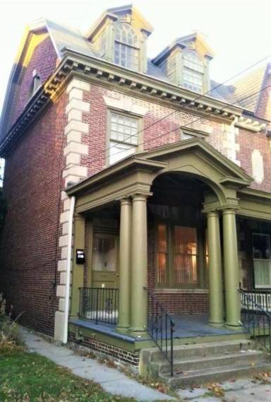 Main picture of 131 E Clay St