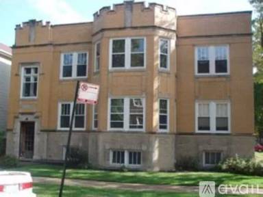 Main picture of 3401 N Avers Ave