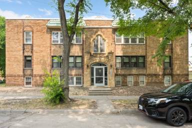 Main picture of 3020 W 28th St