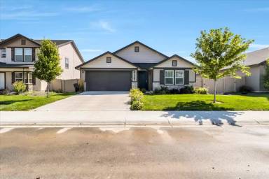 Main picture of 19284 Red Eagle Way