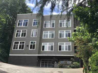 Main picture of 1910 SW 18th Ave