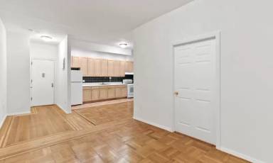 Main picture of 920 Riverside Dr