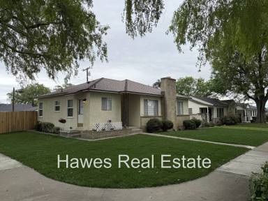 Main picture of 928 N 10th Ave