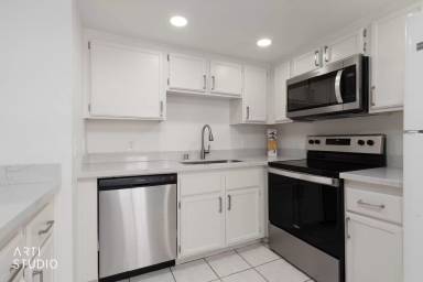 Main picture of 403 Mesa Blvd