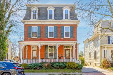 Main picture of 56 E Main St