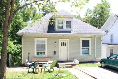 Main picture of 39 Woodward Ave