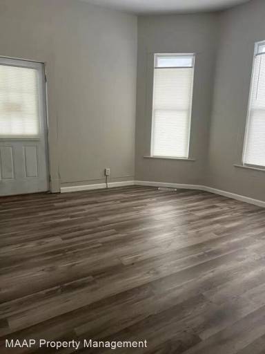 Main picture of 907 W Main St