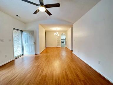 Main picture of 114 Glenwood Cir