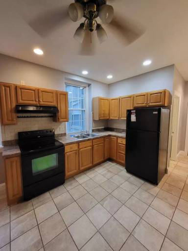 Main picture of 156 Locust St