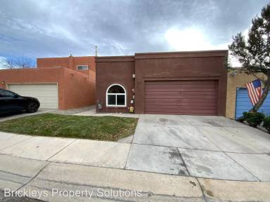Main picture of 7104 Canary Ln NE