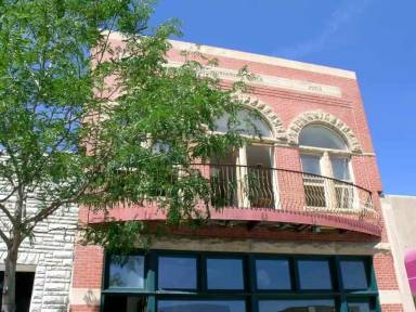 Main picture of 221 N College Ave