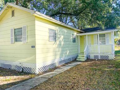 Main picture of 1529 Mount Herman St