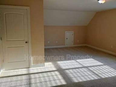 Main picture of 40 Cromwell Cir