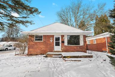 Main picture of 18405 Gillman St