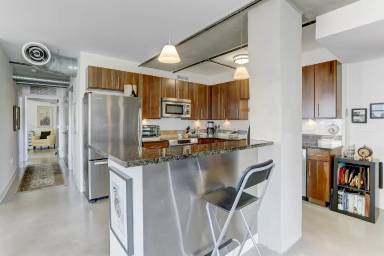 Main picture of 800 Brazos St
