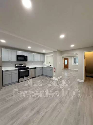 Main picture of 402 Rively Ave