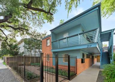 Main picture of 217 E 12th St
