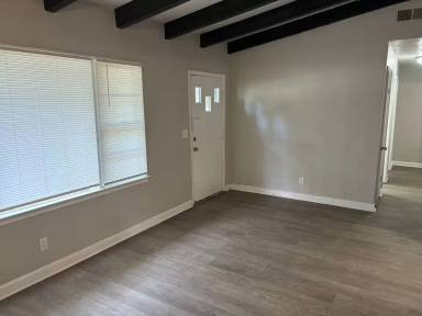 Main picture of 2608 Walker St