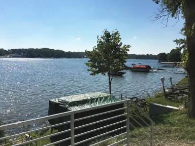 Main picture of 6454 N Shore Dr