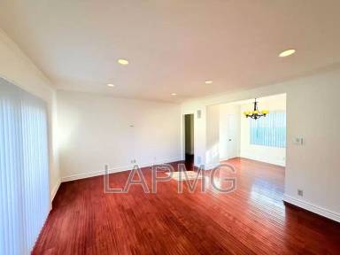 Main picture of 8130 Norton Ave
