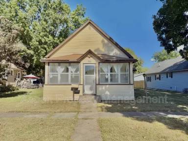 Main picture of 420 Hedge Ave
