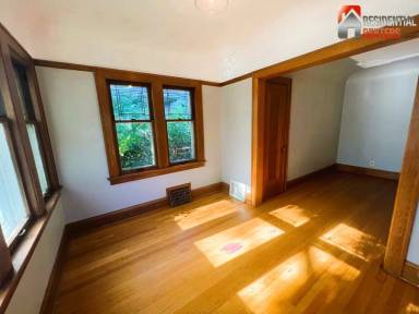 Main picture of 2372 N 61st St