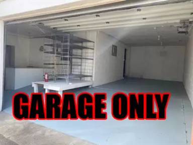 Main picture of 3411 Versailles Ave