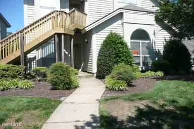 Main picture of 513 E Lake Cir