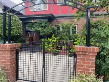 Main picture of 2044 23rd Ave E