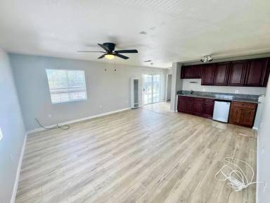 Main picture of 2934 Preece St