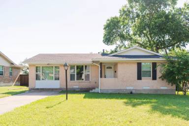 Main picture of 1102 Lorrie Dr