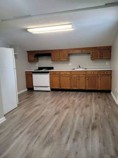 Main picture of 310 S Lake St