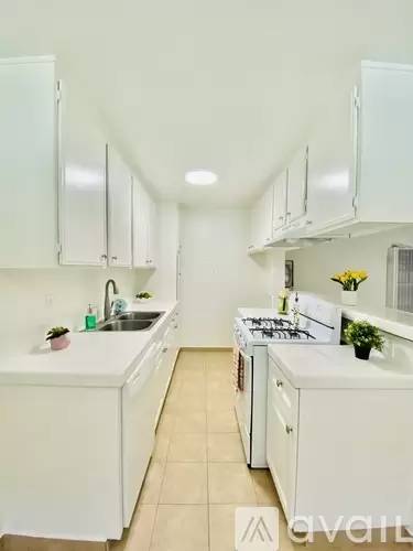 Main picture of 732 W Imperial Ave