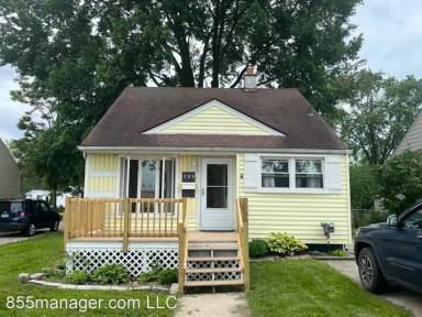 Main picture of 285 W Maple Rd