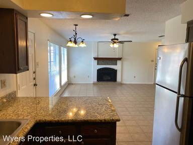 Main picture of 2109B Oak Hollow St