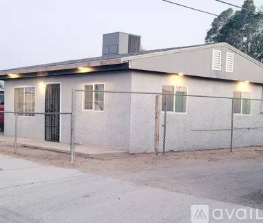 Main picture of 2306 1/2 S Walnut Ave