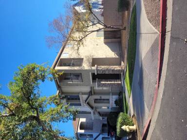 Main picture of 6633 W Polk St