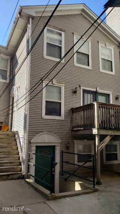 Main picture of 924 N Winchester Ave