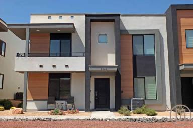 Main picture of 3326 E Elkhorn Ln