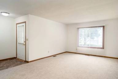 Main picture of 8263 Fillmore St NE