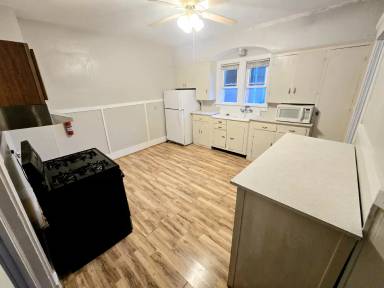 Main picture of 209 1/2 W 26th St