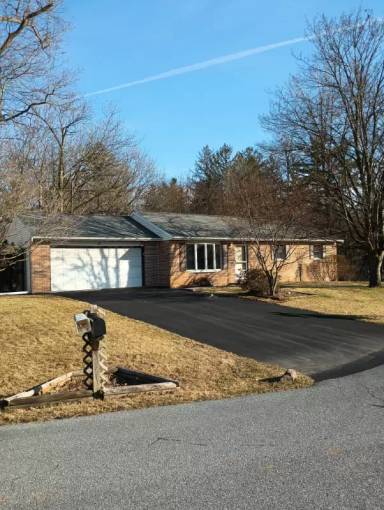 Main picture of 911 Maurice Cir