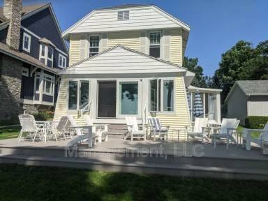 Main picture of 2421 Lakefront Dr