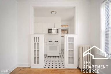 Main picture of 3610 N Claremont Ave