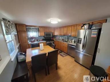 Main picture of 122 Schoolhouse Rd