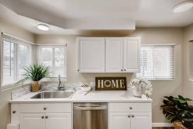 Main picture of 4830 Harbinson Ave