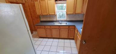 Main picture of 221 Moir St
